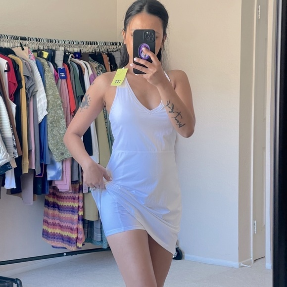 2/$20 • BIN#20 - XS White Tennis Dress w/ Built-In Shorts w/ Pockets - Picture 3 of 6